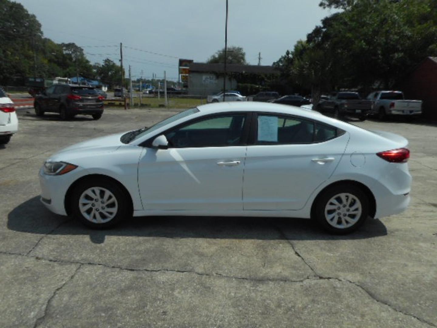 2017 WHITE HYUNDAI ELANTRA LIMITED; SE (5NPD74LFXHH) , located at 1200 Cassat Avenue, Jacksonville, FL, 32205, (904) 695-1885, 30.302404, -81.731033 - Photo#1